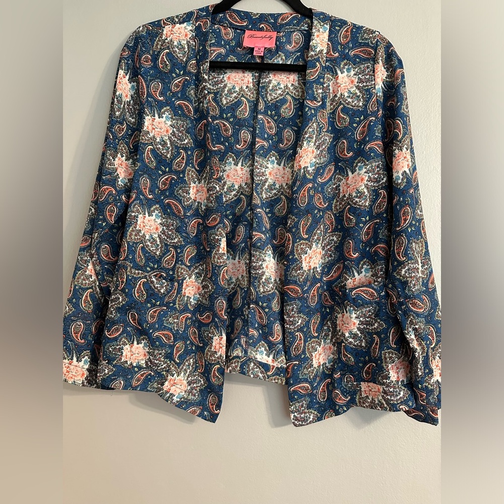 Polyester blazer with pockets!